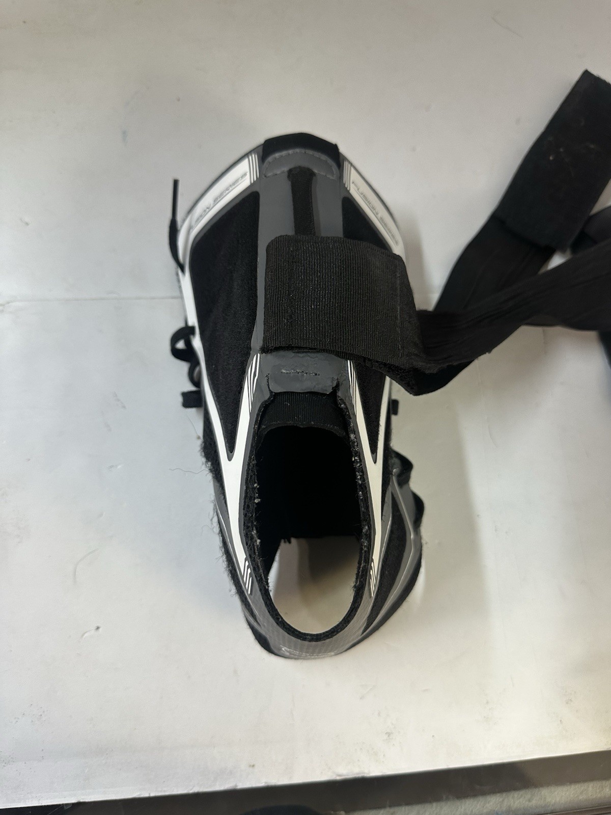 Ovation Black Medical Fusion Series Nu-Form Ankle Brace – SIZE MEDIUM