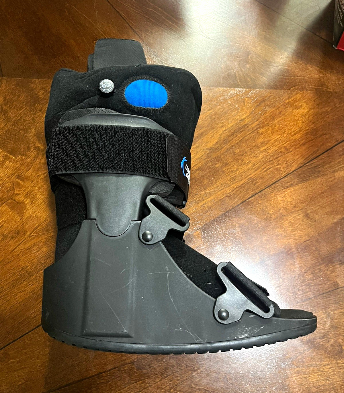 United Ortho Adjustable Black Ankle/Foot Walking Boot, Size SM Plastic