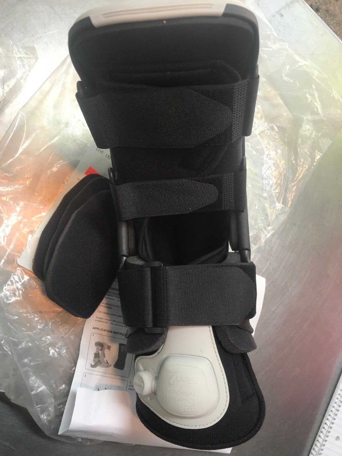 11103 Ovation Medical Pneumatic Shockpod Short Walker Brace SMALL – Black/Gray