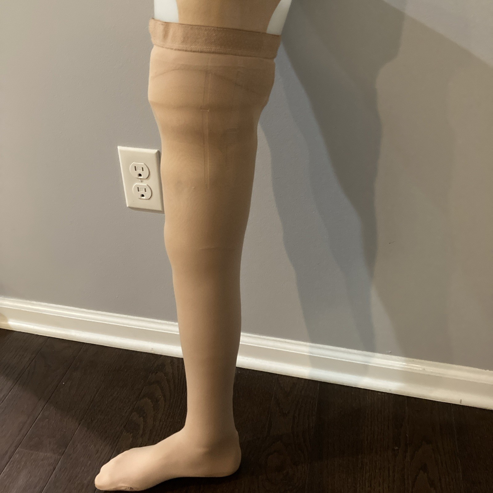 Ottobock Prosthetic Leg Above The Knee 4R72=32 Titan Right Foot Sz 24
