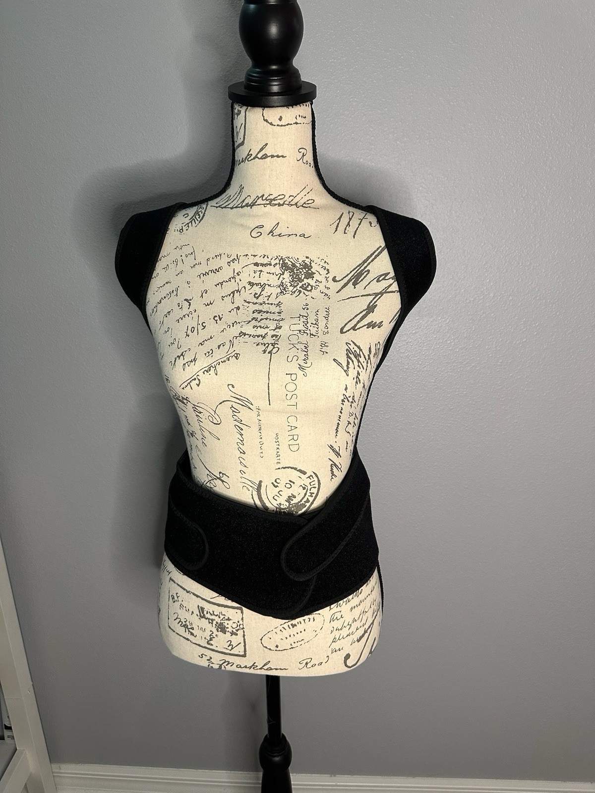 Posture Corrector for Adult Unisex Sz M 33.5” Adjustable Back Brace, Neoprene