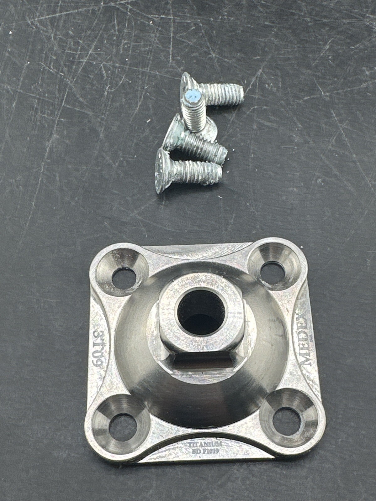 Medex Titanium, Prosthetic Four Hole Pyramid Plate With Screws