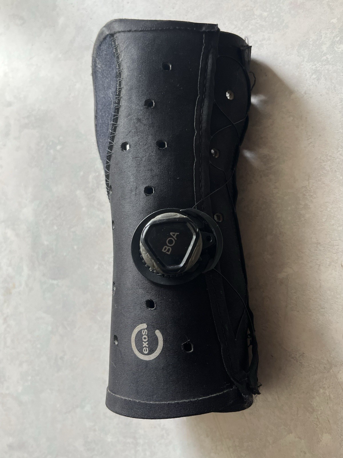 EXOS Short Arm Fracture Brace Open Thumb W BOA Adjuster Right Hand – No Strap