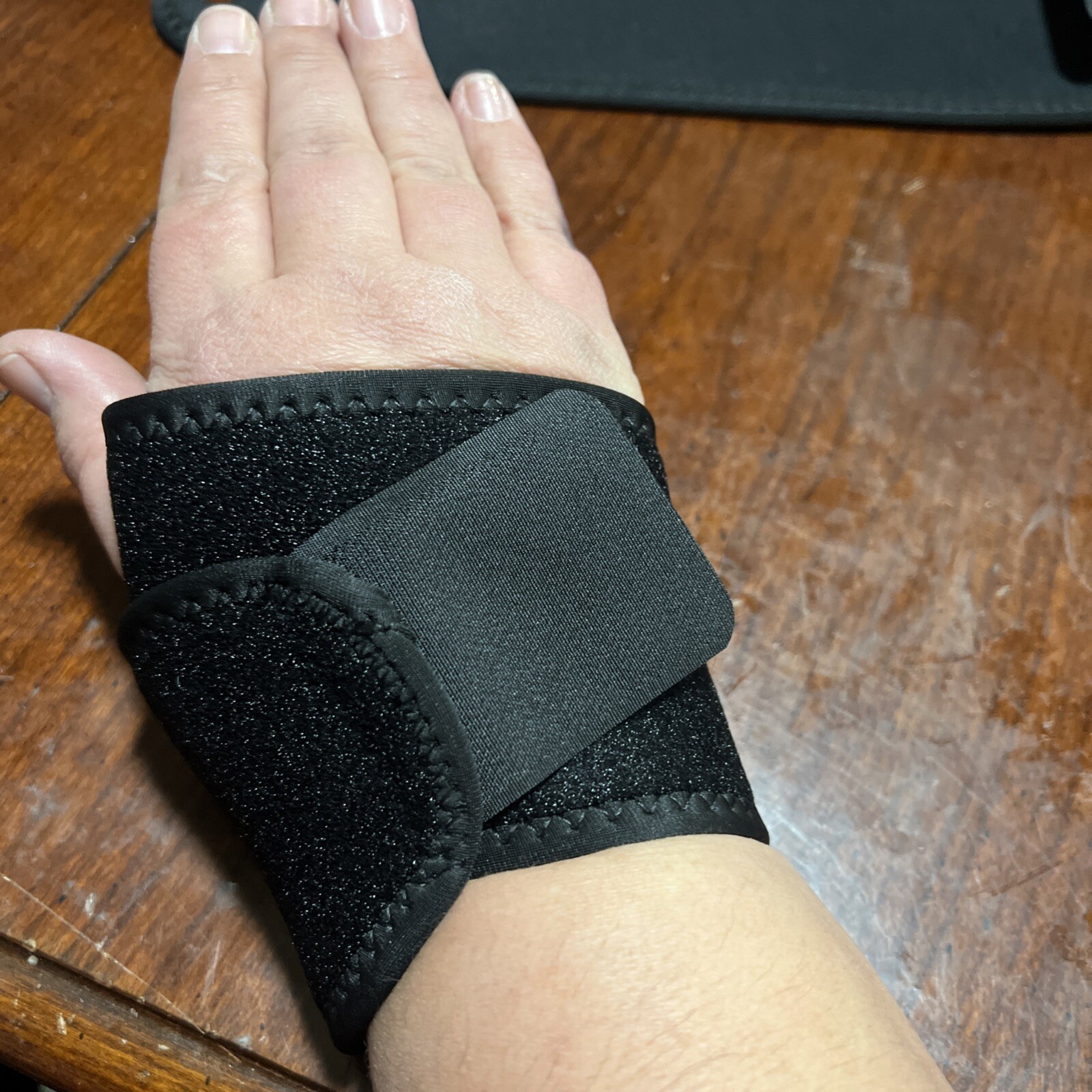Black compression wraps for wrist For Carp. Pain Lot Of 2. B19