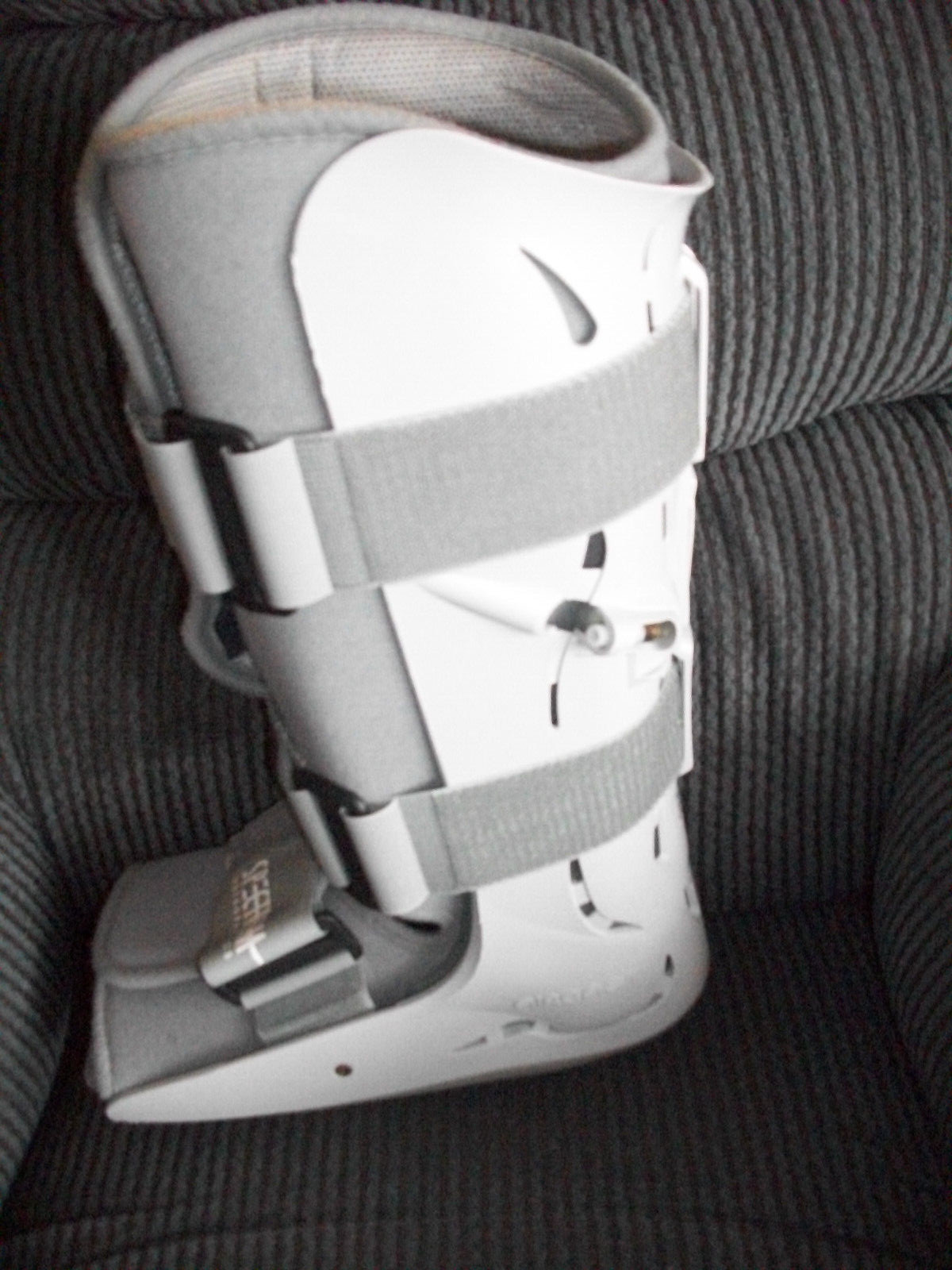 AirCast Soft Strike Walker Medium Walking Brace Boot Foot Orthopedic Needs Pump