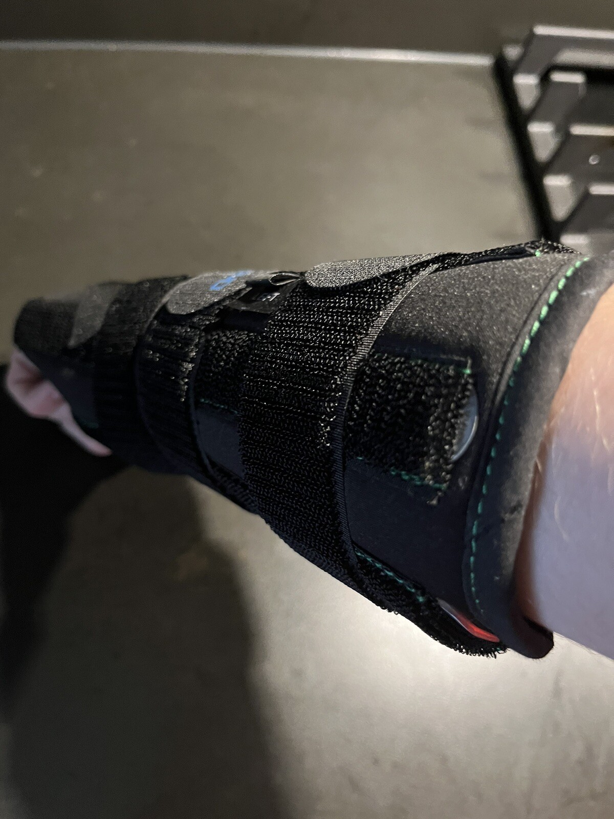 OrthoBrace OrthoWrist Medium Left Item# OBWLI1-3R