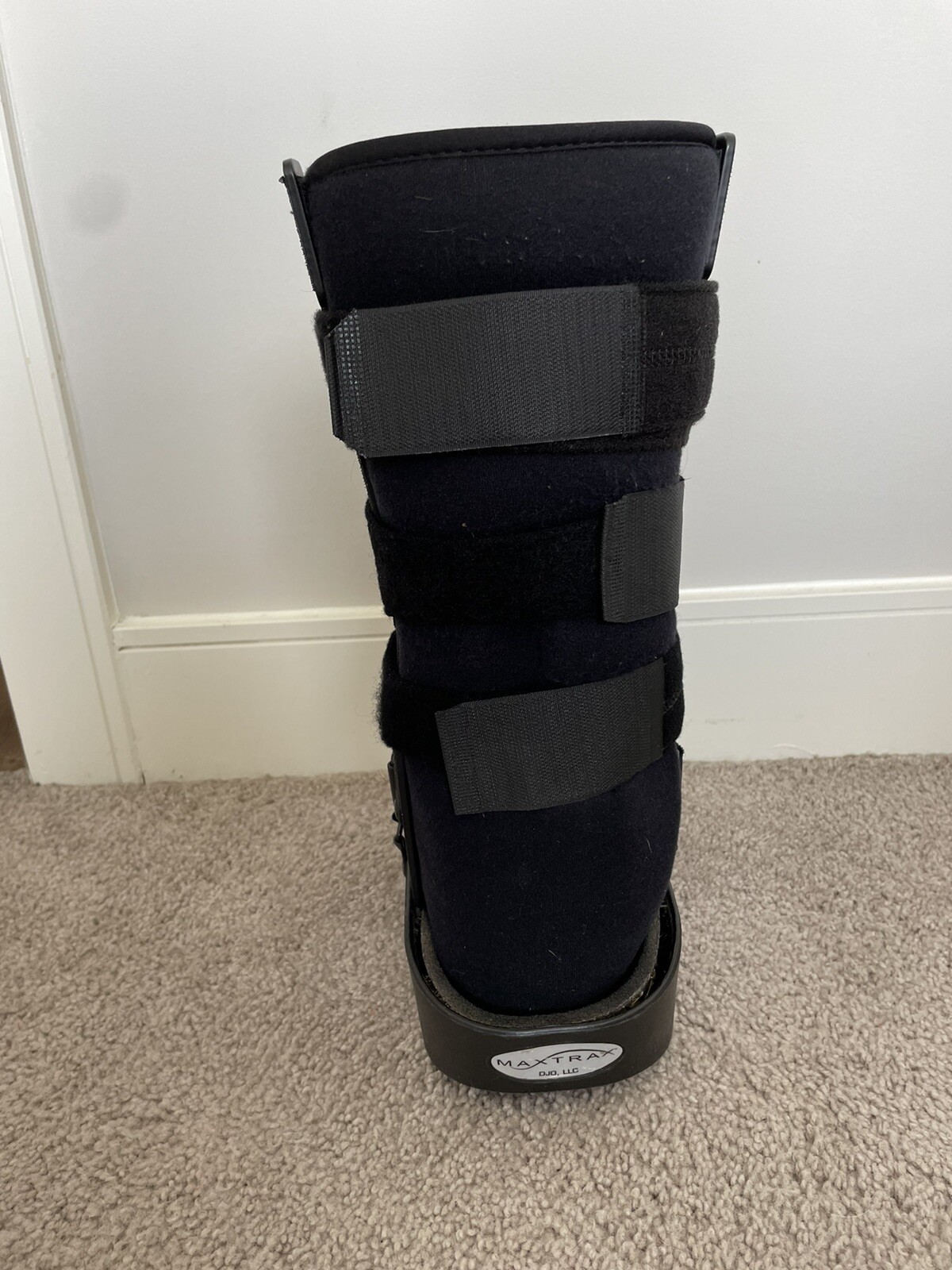 MAXTRAX Orthopedic Walking Boot / Brace Size M – Ankle Foot DJO, LLC