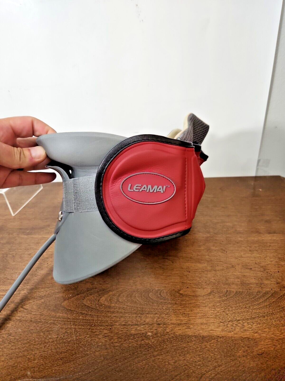 NEW LEAMAI COMPRESSION NECK BRACE RED – ADJUSTABLE SIZE – NO PUMP