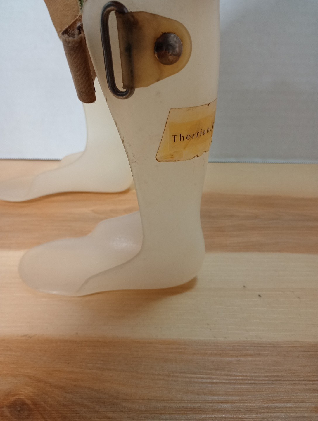 VTG Foot Left Right Ankle Foot Orthosis Molded White Plastic Therrian, Joseph