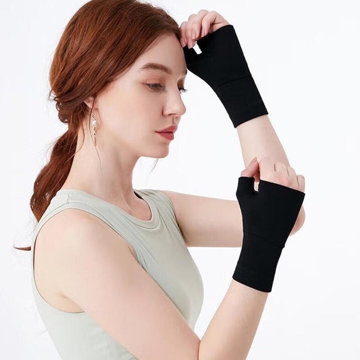 👋🏼 Relief 360 Wrist Compression Sleeves with Wash Bag – Brand New