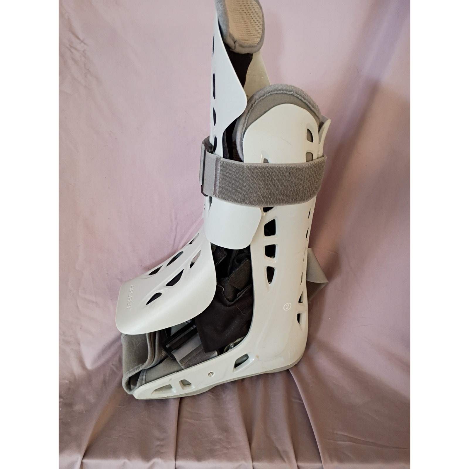 Walking cast, size large