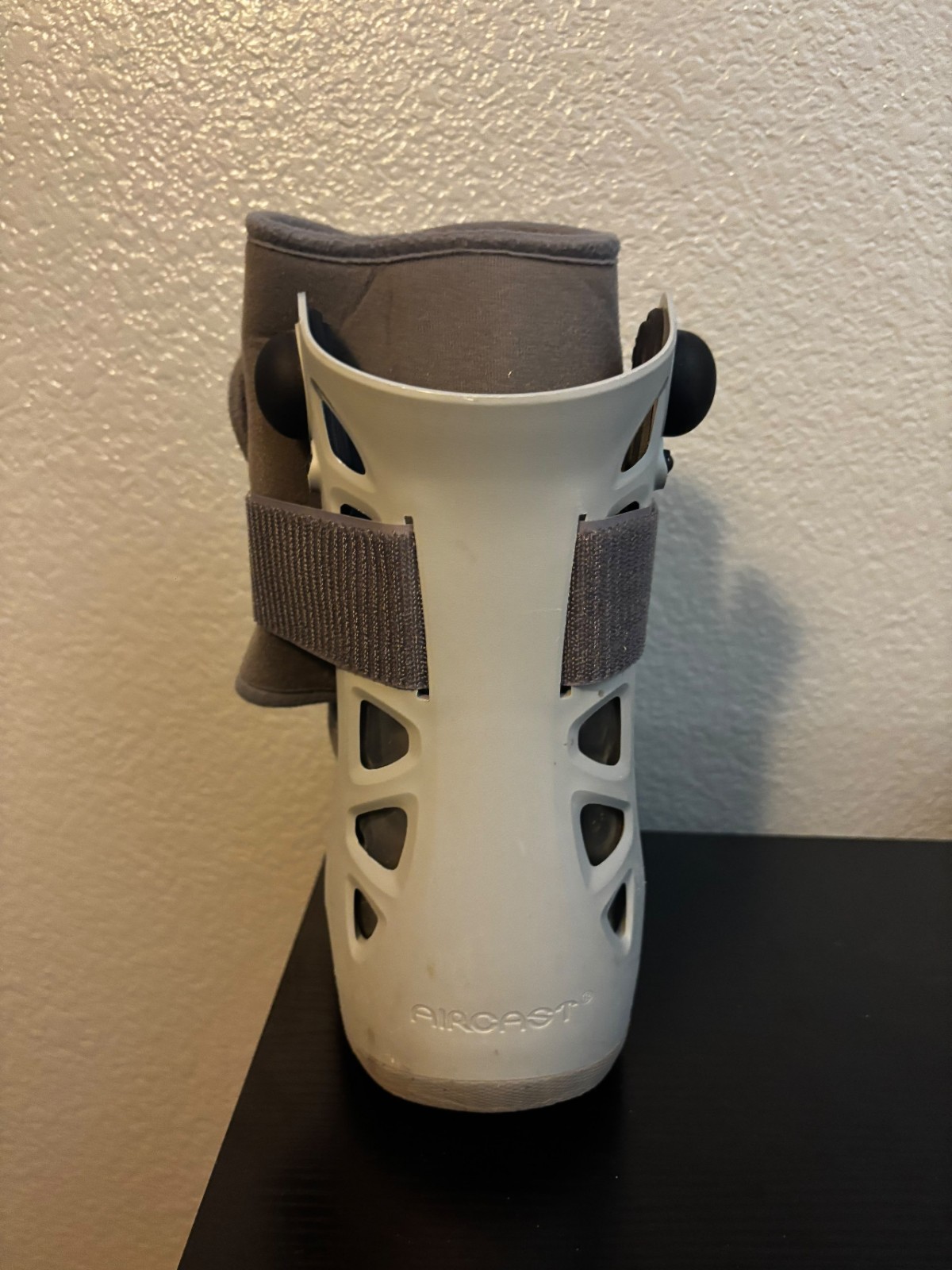 Aircast Short Walker Brace / Walking Boot – Gray, Size: M Soft Strike