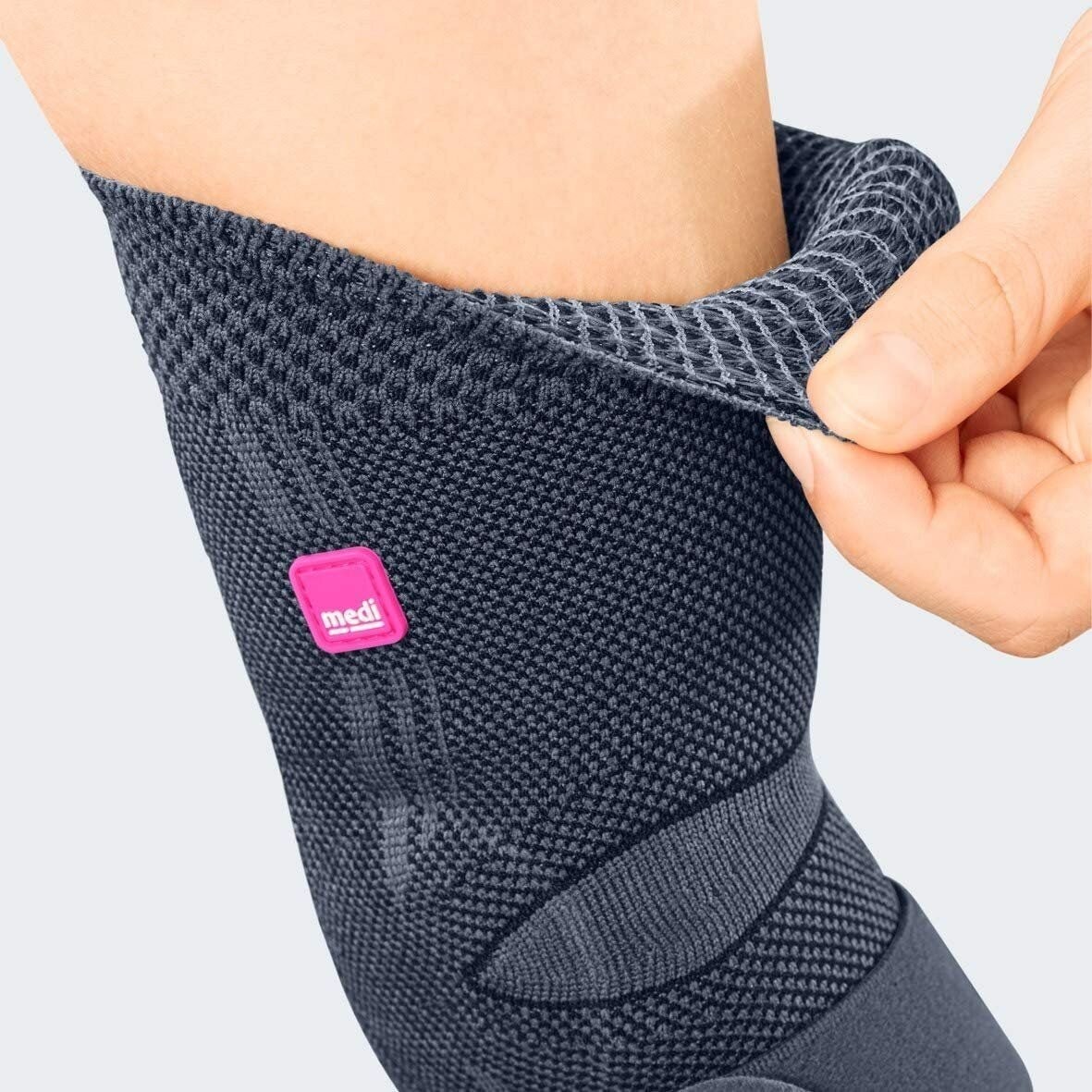 Medi Epicomed Elbow Support w/Accu Pressure Silicone Insert Silver III K400213