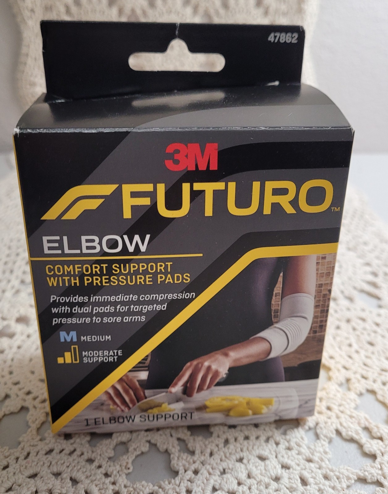 FUTURO Comfort Elbow Support with Pressure Pads, Medium 47862 – Moderate Support