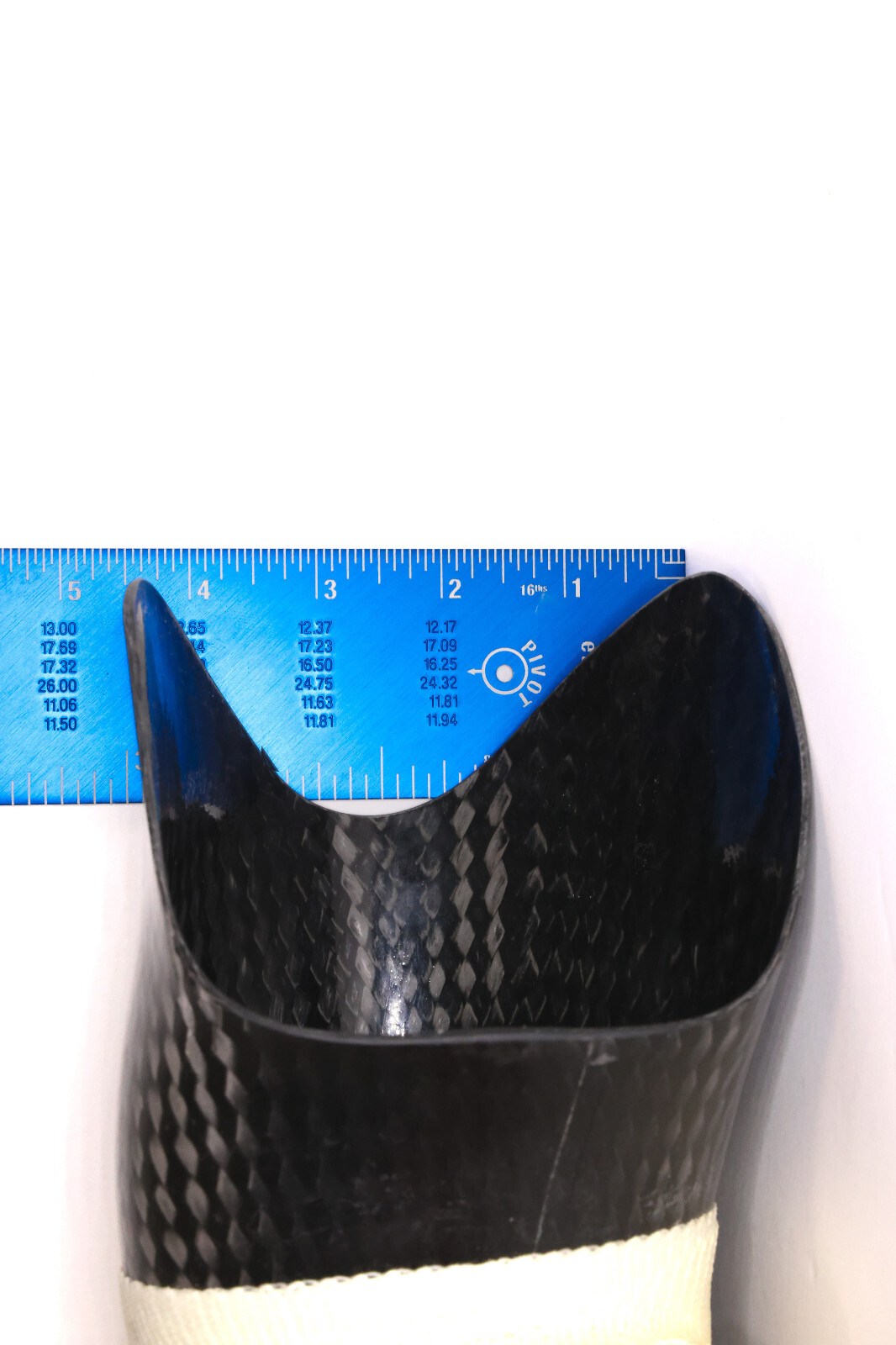 PROSTHETIC BLACK CARBON FIBER SIDE-MOUNTED LEG SOCKET w COYOTE DISTAL BASE H=13″