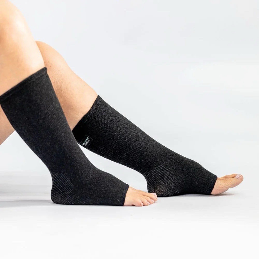 One Compress Bamboo Premium Anti-Fatigue Bamboo Footsleeves Medium Black