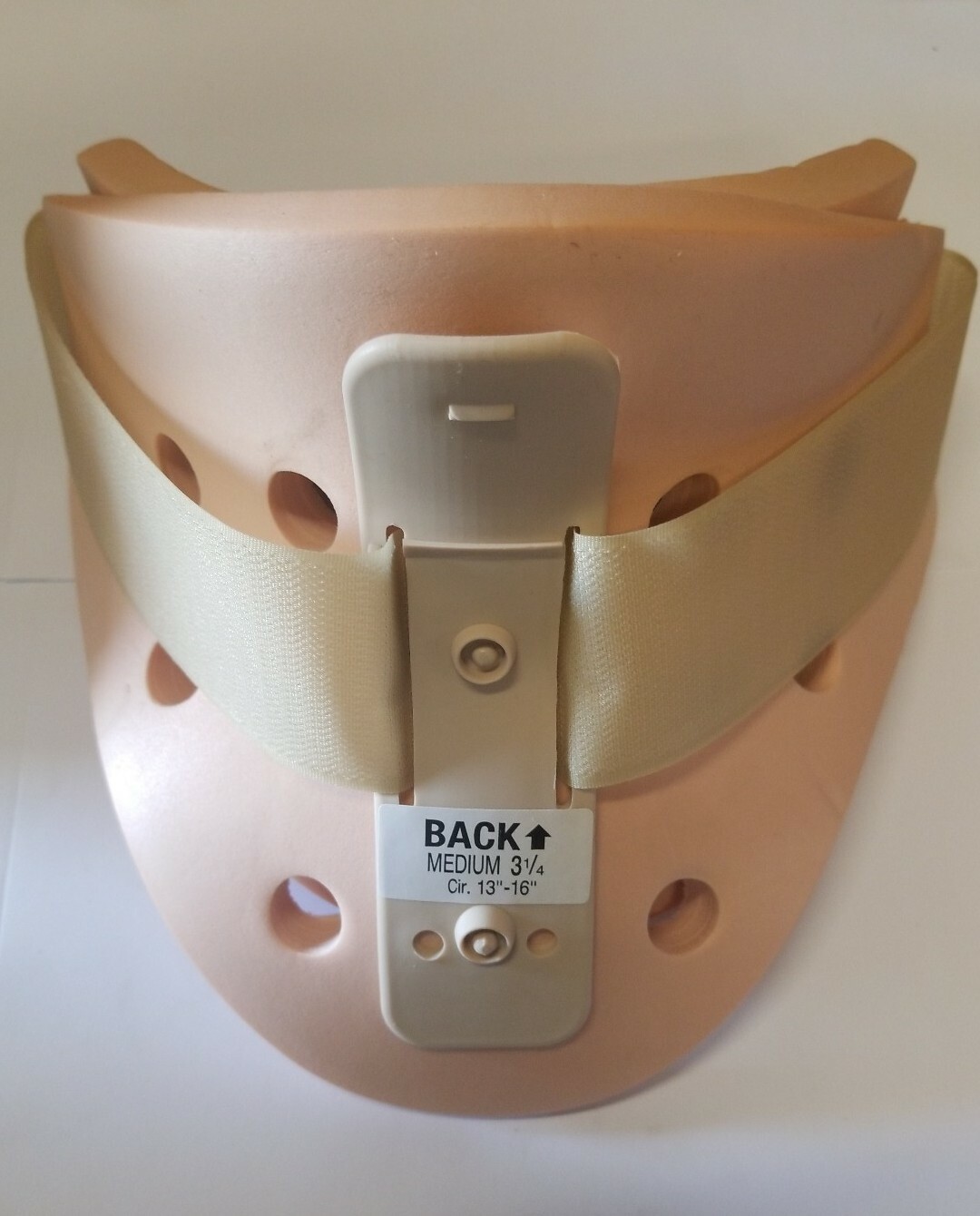 California cervical Collar. Support of neck. MEDIUM 3 1/4. Cir. 13″-16″ NEW
