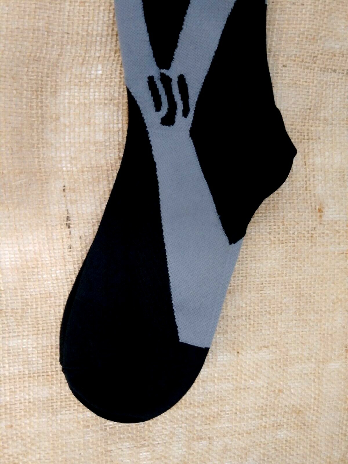 SQUEEZEGEAR COMPRESSION SOCKS SIZE L/XL Black Blood Better Circulation NEW