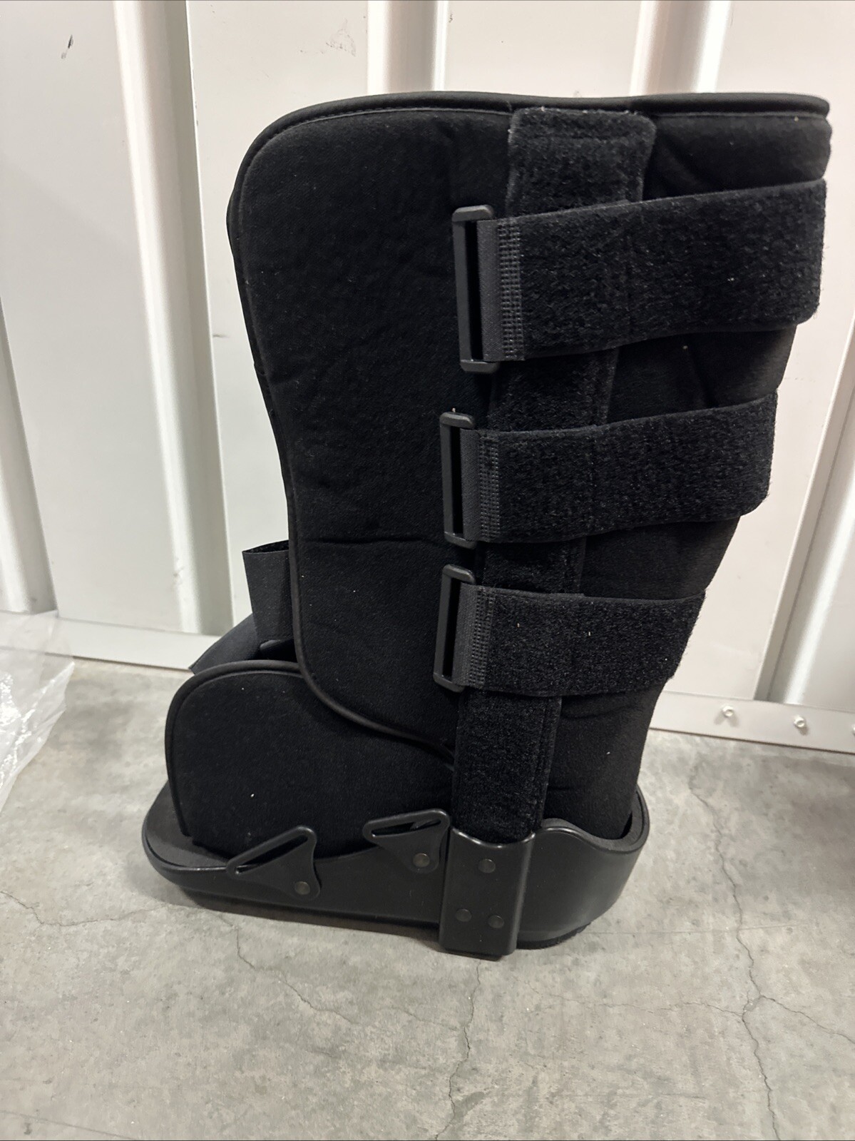 New United Ortho 12005 Standard Left/Right Walking Boot Size MD Medium