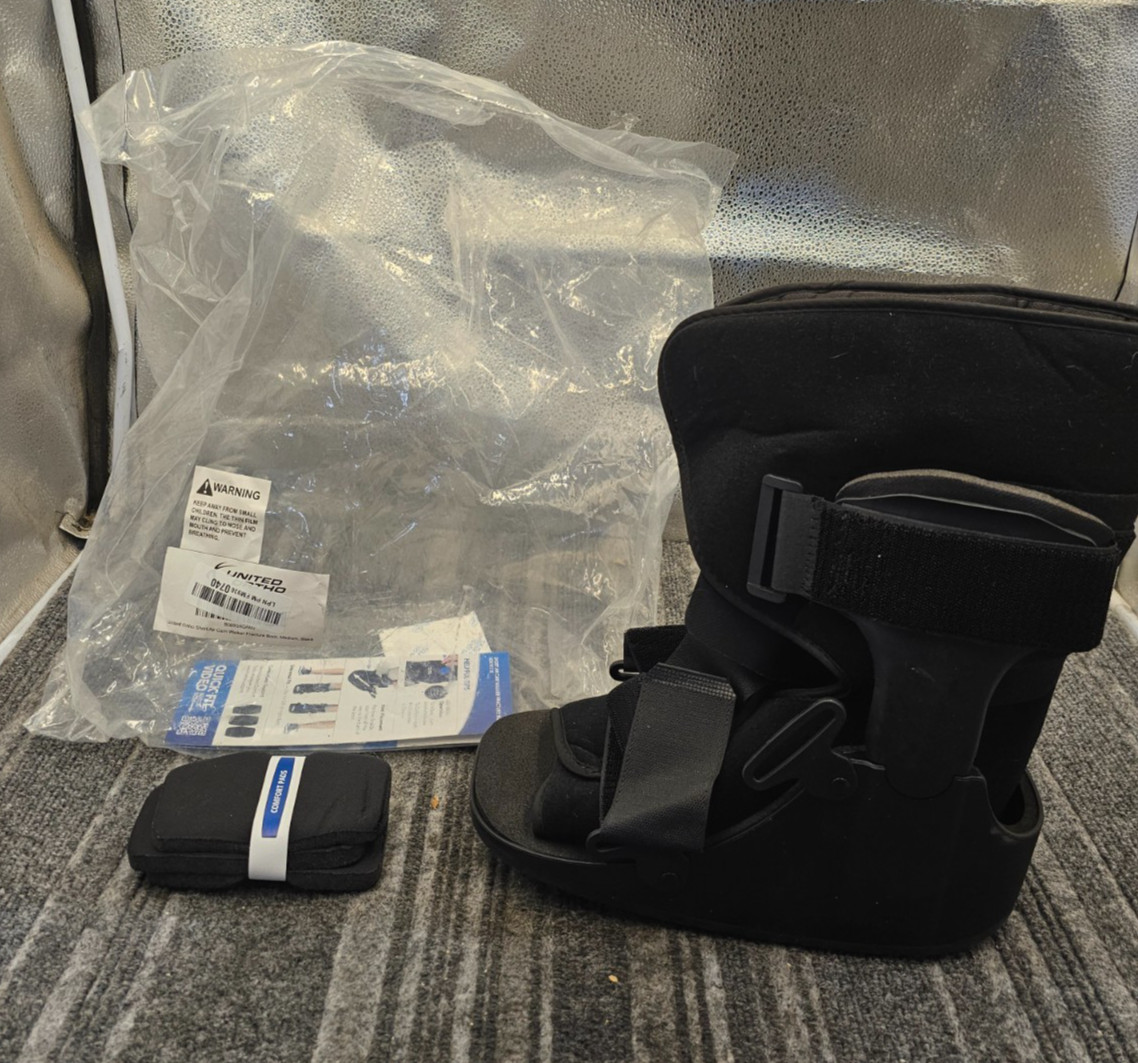 United Ortho Short Air Cam Walker Fracture Boot, Medium, Black