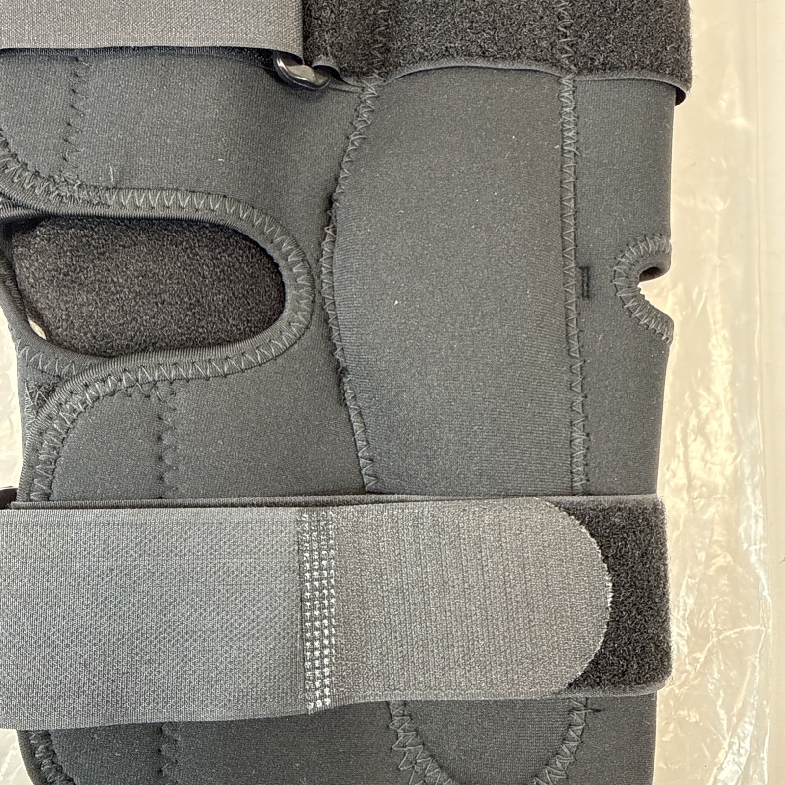 Knee Brace Internal Hinge Left/Right One-Size Adj. – Hook and Loop Black NEW