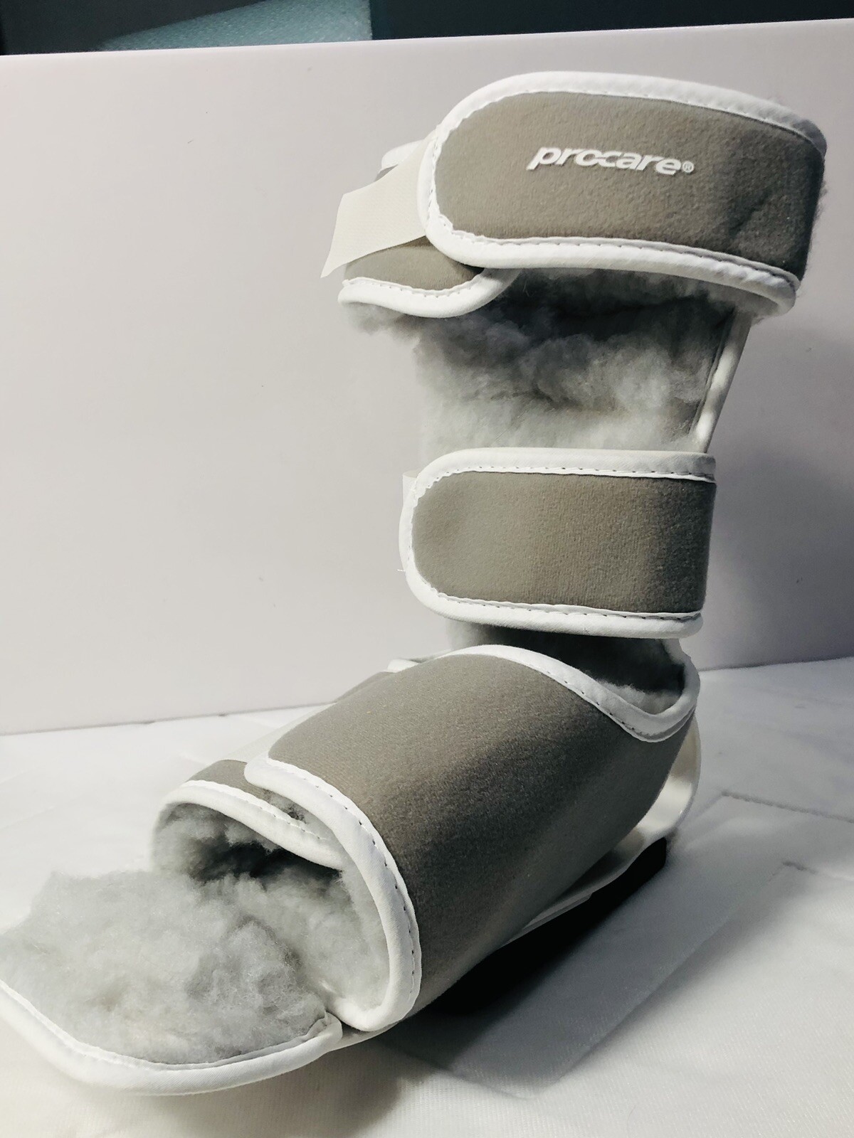DJ Orthopedics Procare Porous Walking Boot with Poly/Pile Universal EUC