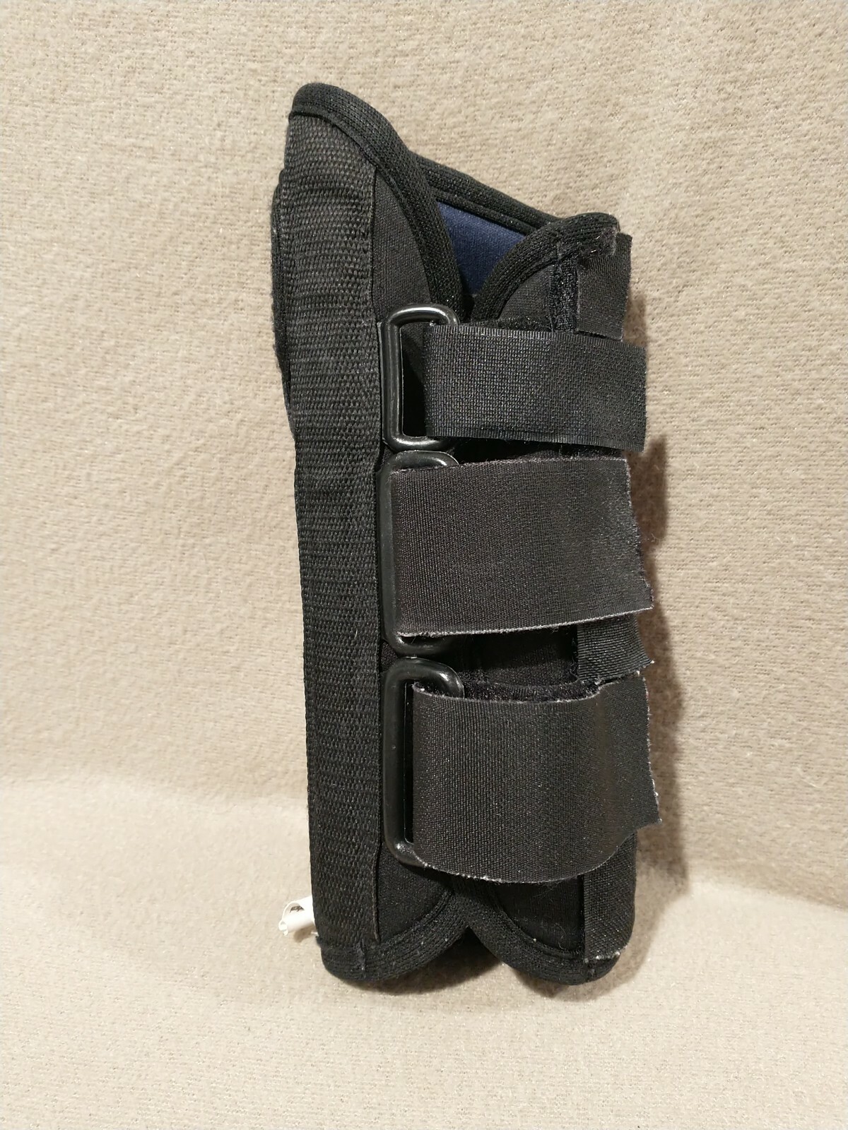 FLA Orthopedics Prolite 9″ Wrist Splint Black Right hand Size Medium