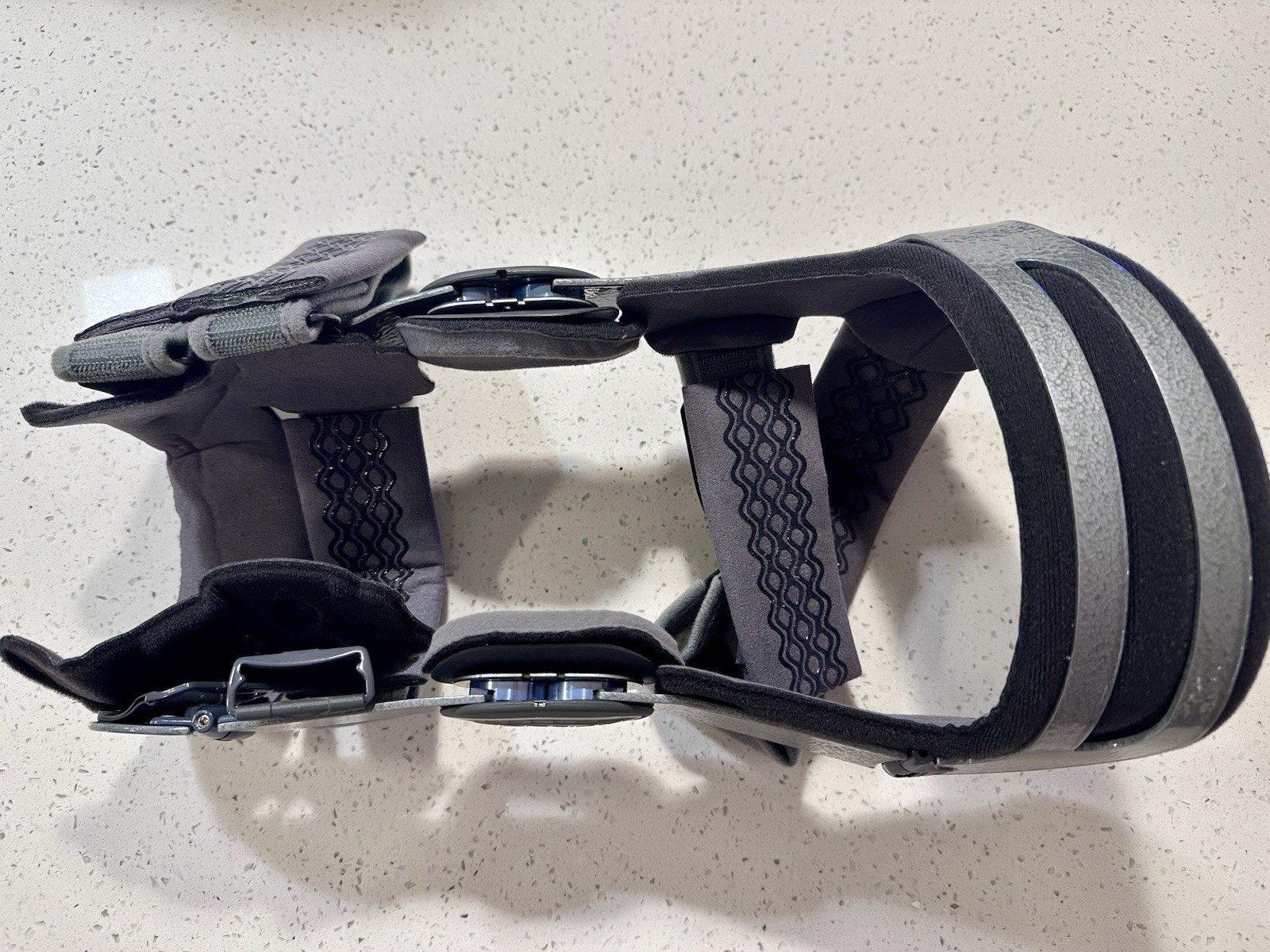 NEW DonJoy Nano Adjustable Knee Brace Medial Stabilization Large, LEFT medial