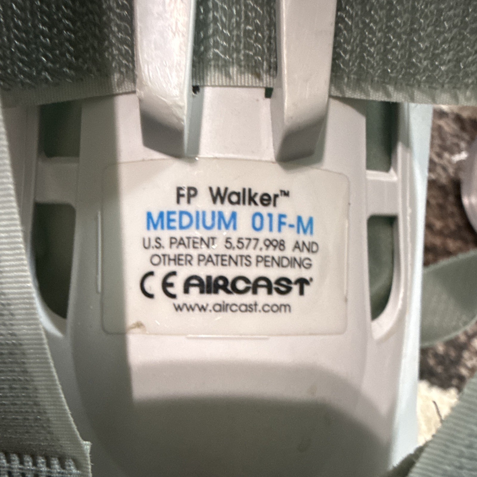 Aircast Adjustable Walking Boot Ankle Foot Immobilizer Plastic Gray/White M