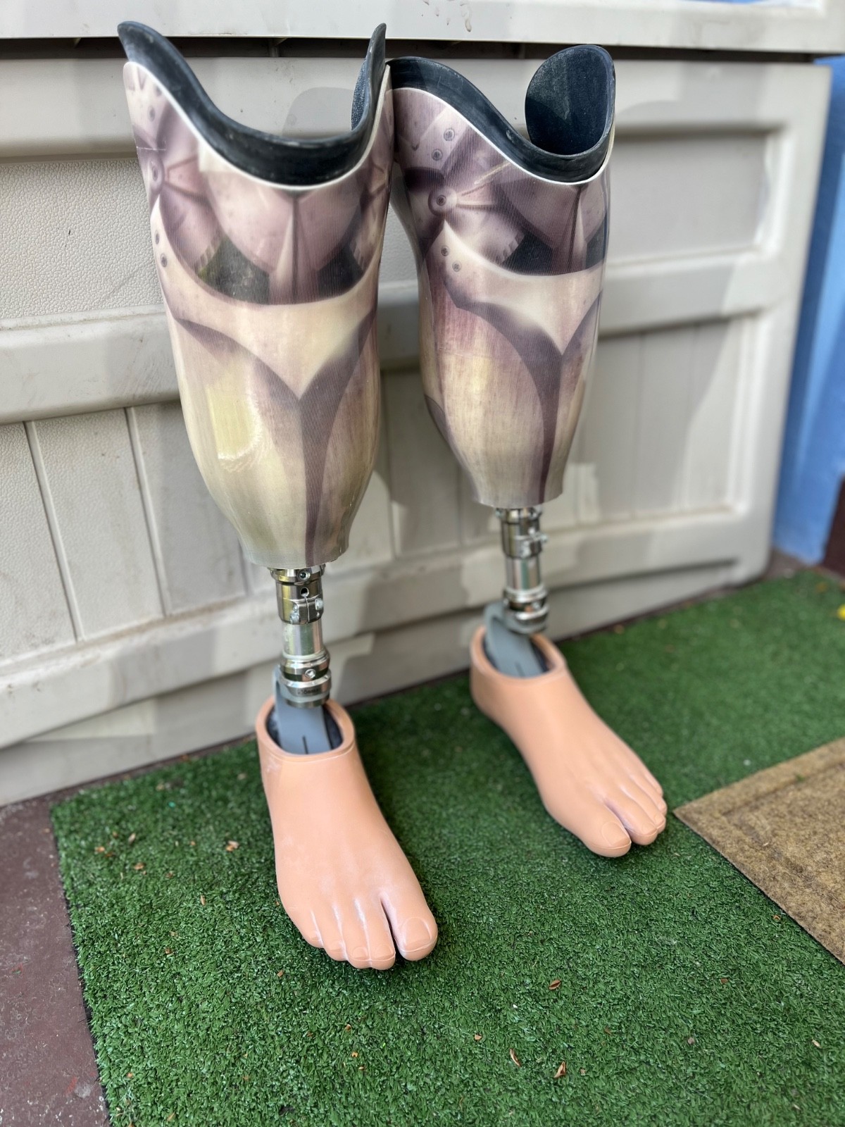 Pair Ossur Bulldog Prosthetic below knee Legs Size 27