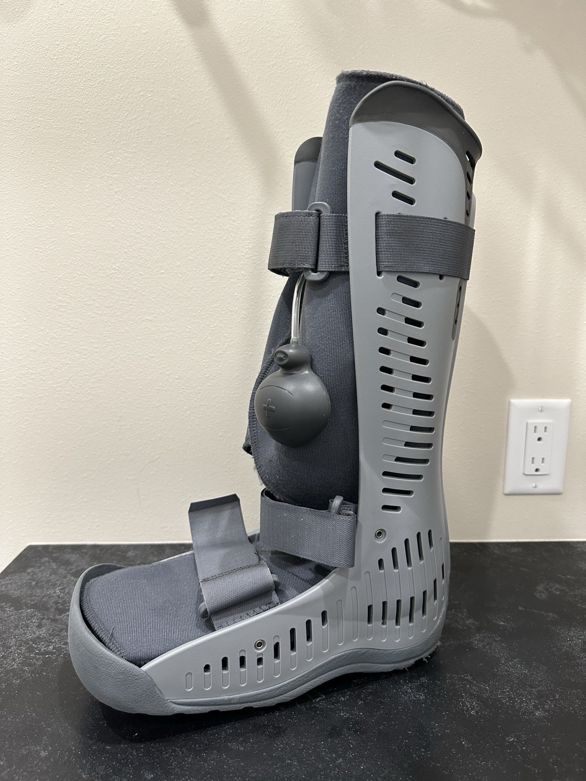 Ossur Rebound Air Walker Boot High Top with Compression Slim Liner Size Large