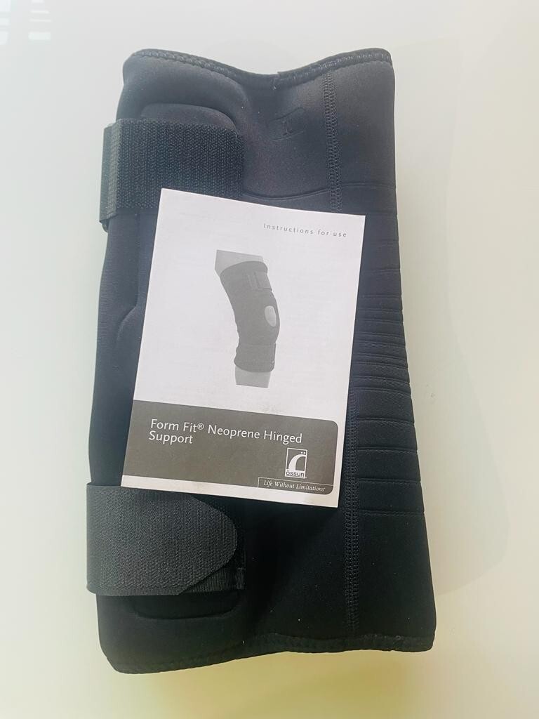 Ossur Knee Support 13 to 14-1/2 Inch Hinge Medium 302155BLK
