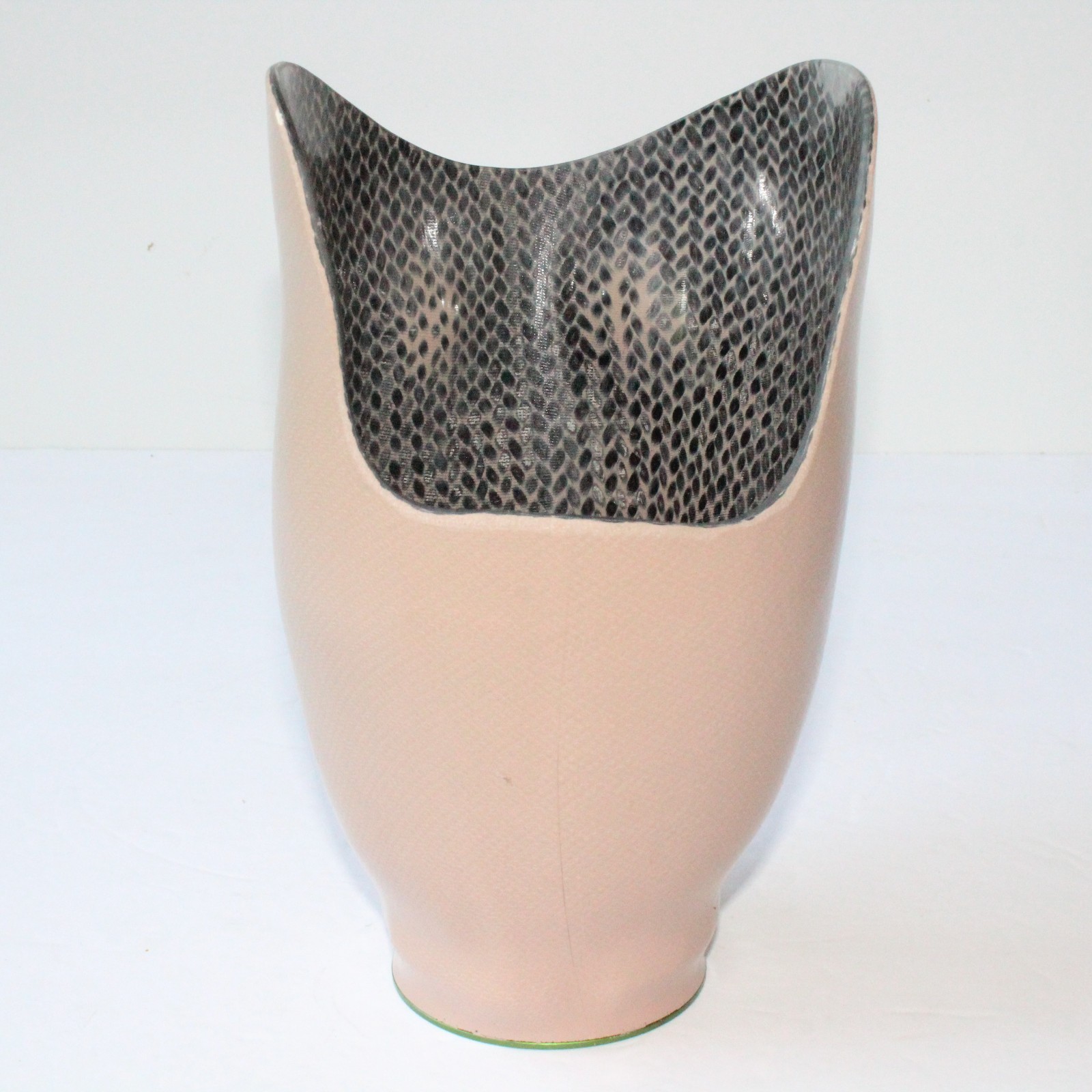 VERY NICE BELOW-KNEE PROSTHETIC SOCKET w/ EVOLUTION VMP-001 DISTAL BASE