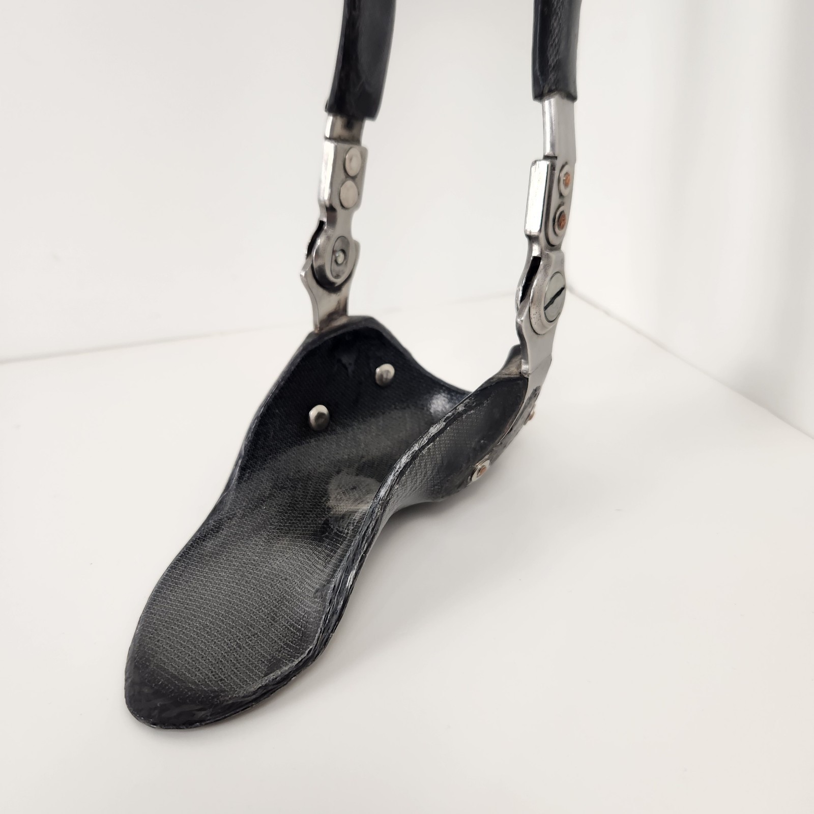 KAFO Knee Ankle Foot Orthosis Brace Right Leg Hinged Carbon Fiber Molded Sm 32″