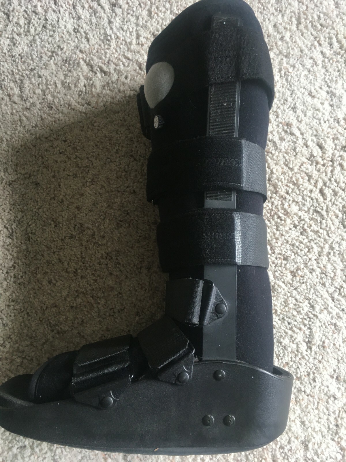 Medical foot walking boot size Medium in built inflation 