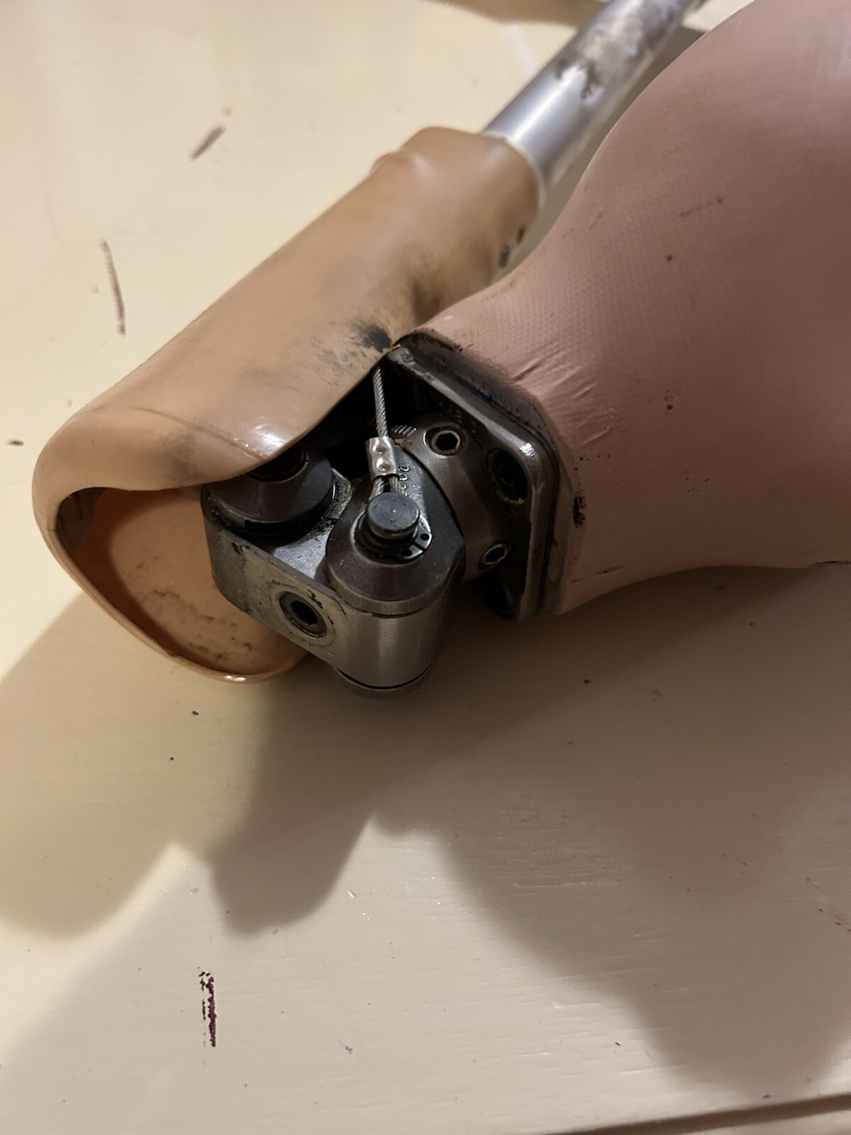 Vintage PROSTHETIC LEG LEFT FOOT FULL LEG Above Knee THIGH 10.5″ foot