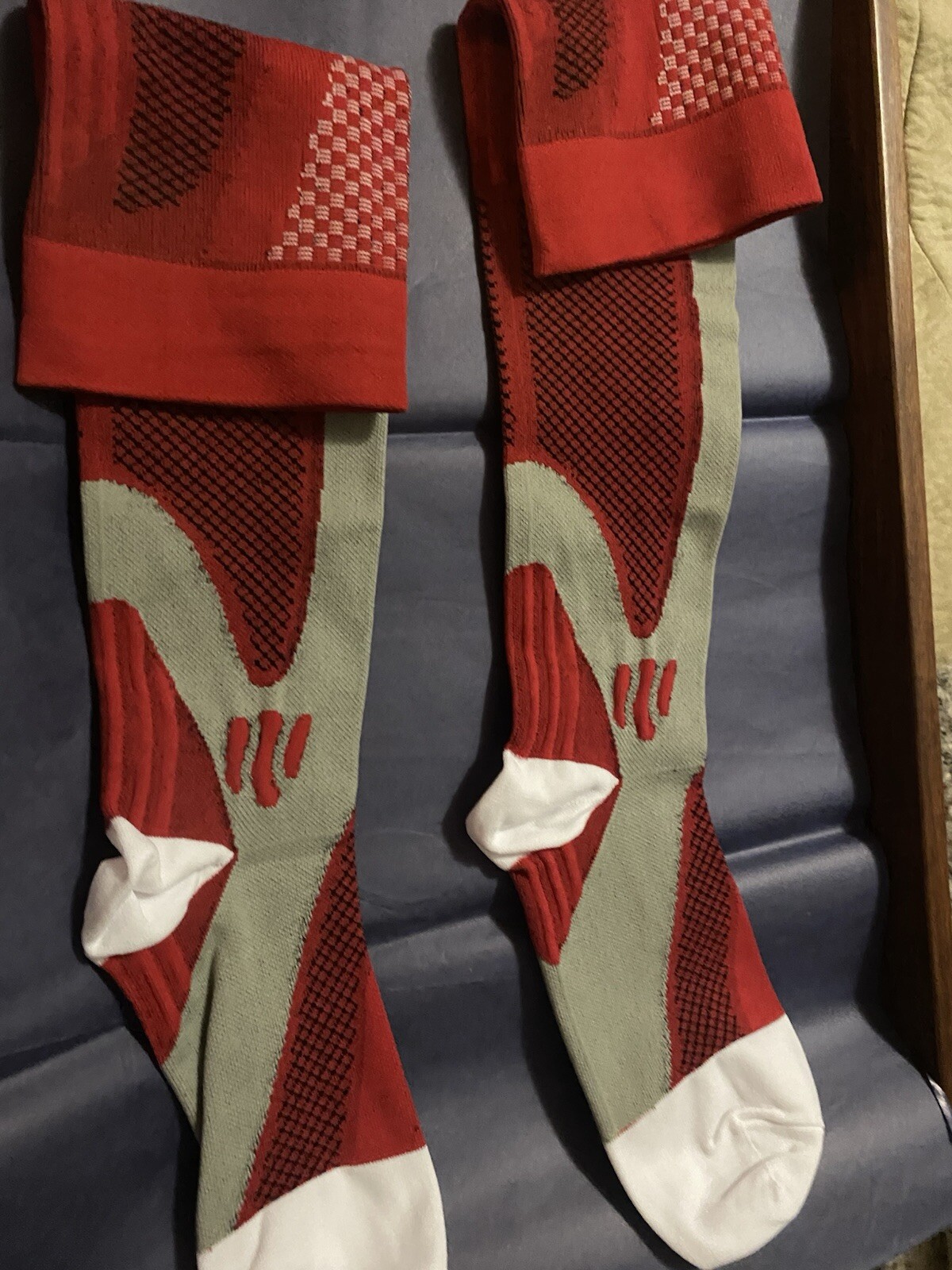20-30 mmhg Compression Socks Mens, Womens Knee High Medical L/XL NWOT Red