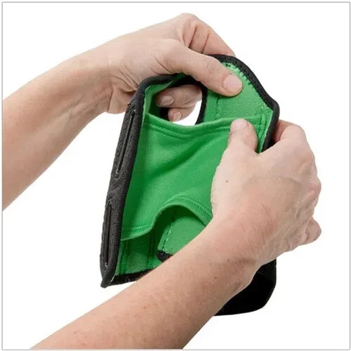 Mueller Green Fitted Wrist Brace LEFT OR RIGHT