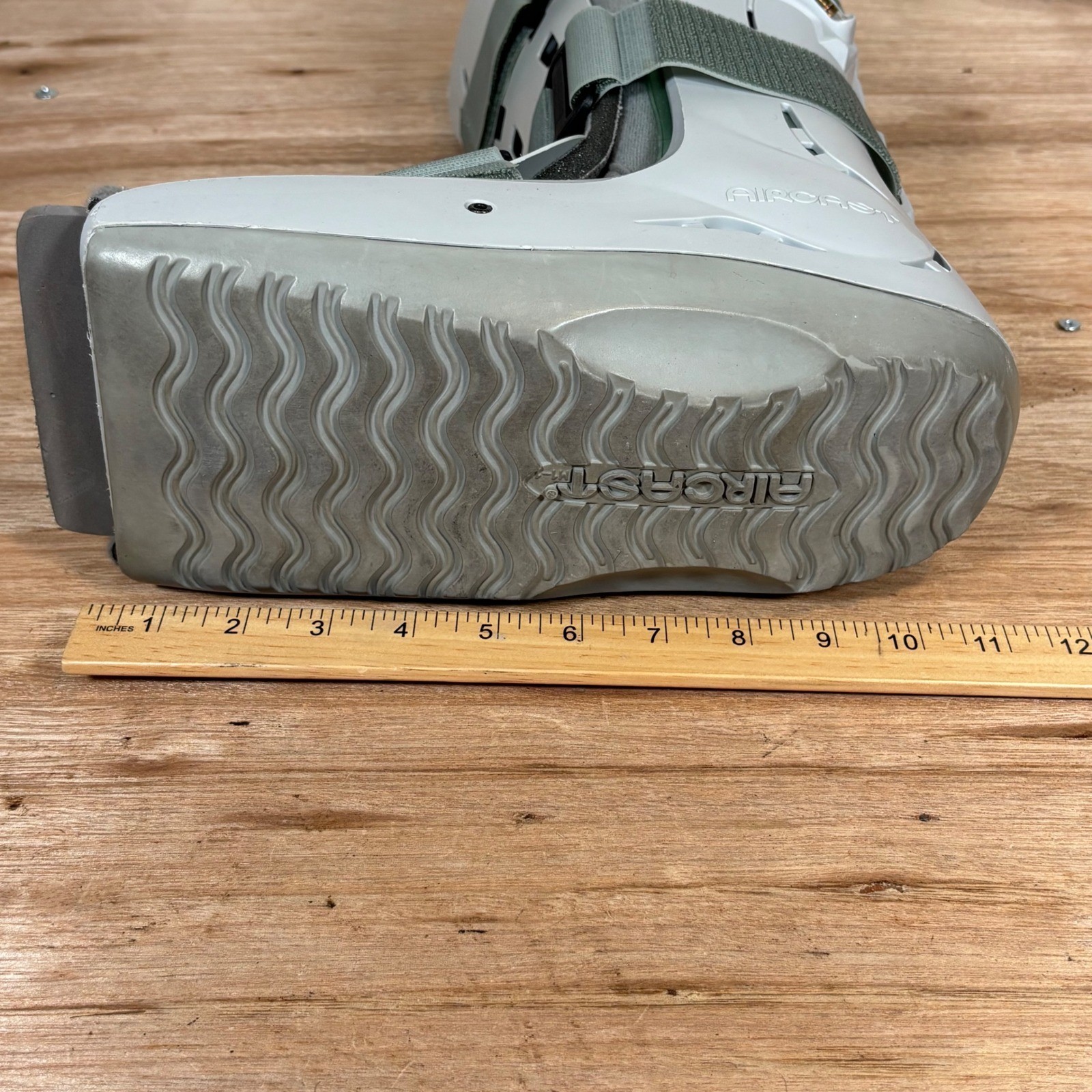 Aircast FP Walker 01F-M Medium Pneumatic Walking Boot Brace with Pump White Gray