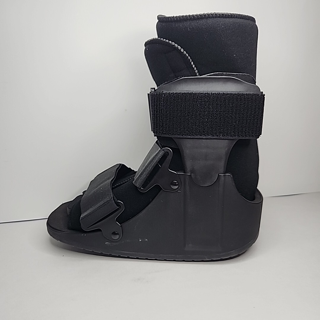 United Ortho USA14013 Short Cam Walker Fracture Boot, Medium, Black