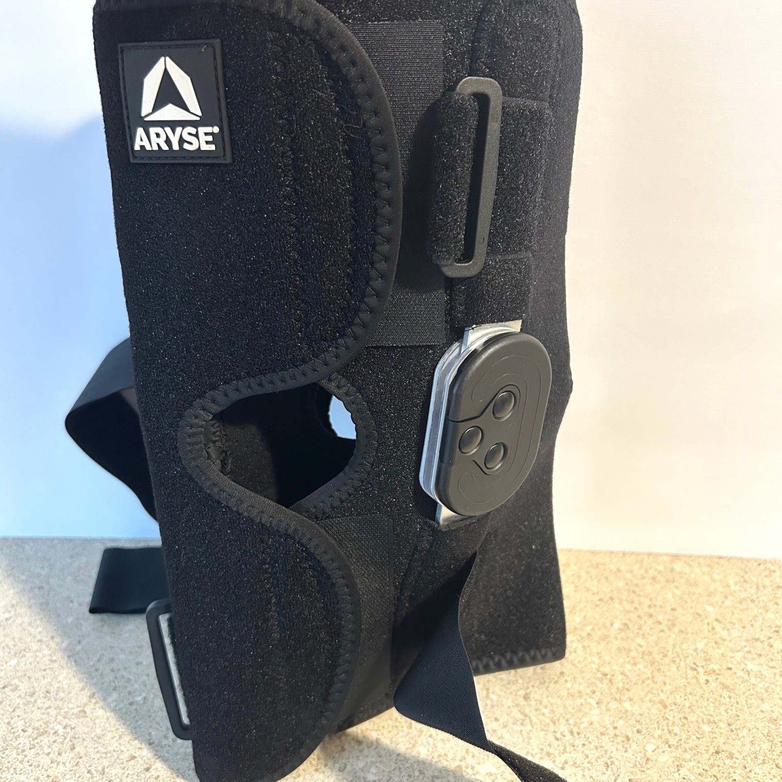 ARYSE Tru-Range Knee Brace Universal Black NEW ROM Hinged AY-32/33 L1833