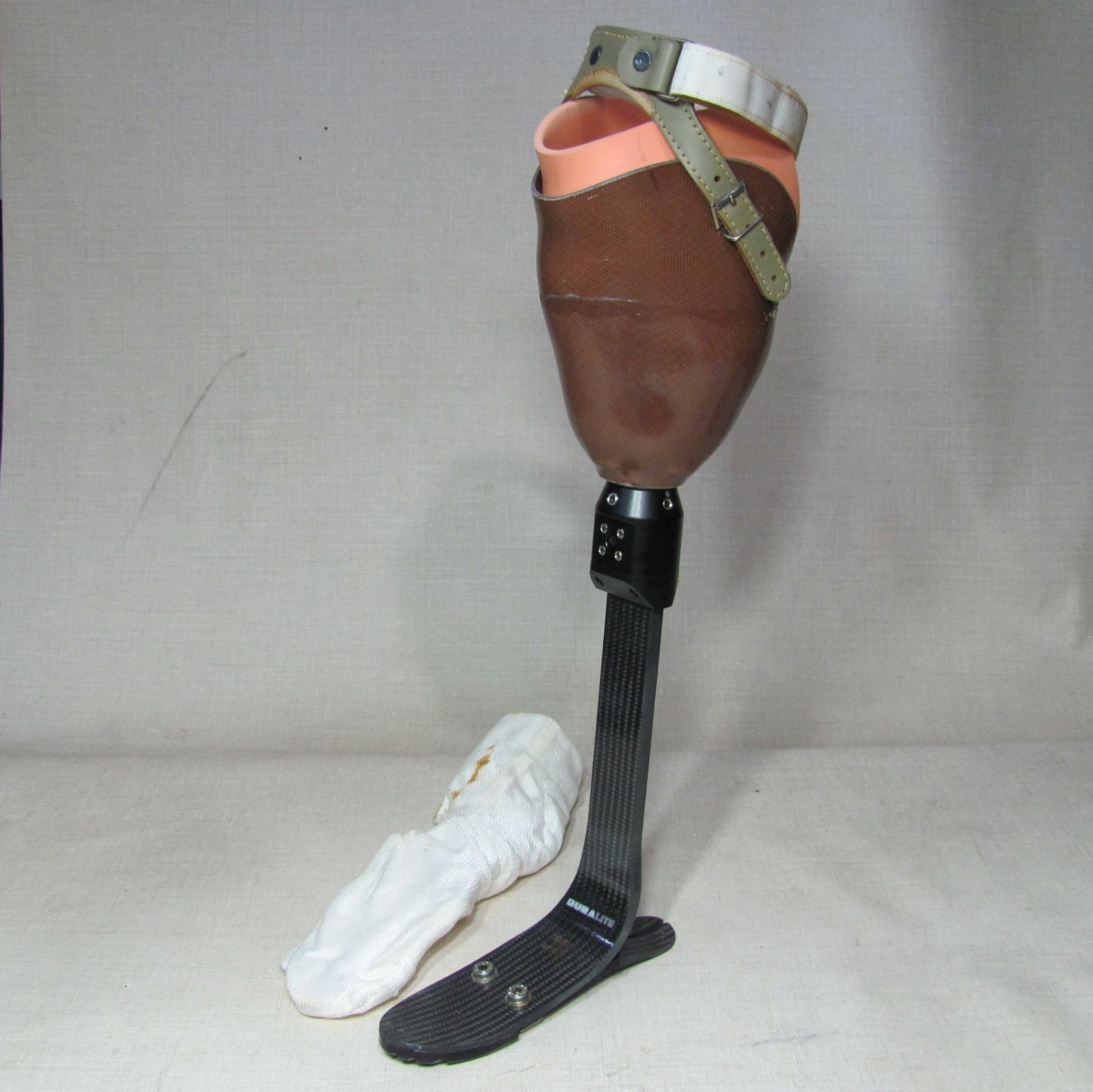 DURALITE CARBON FIBER BELOW-KNEE PROSTHETIC RIGHT LEG CAT 4 BY WILLOWWOOD USA