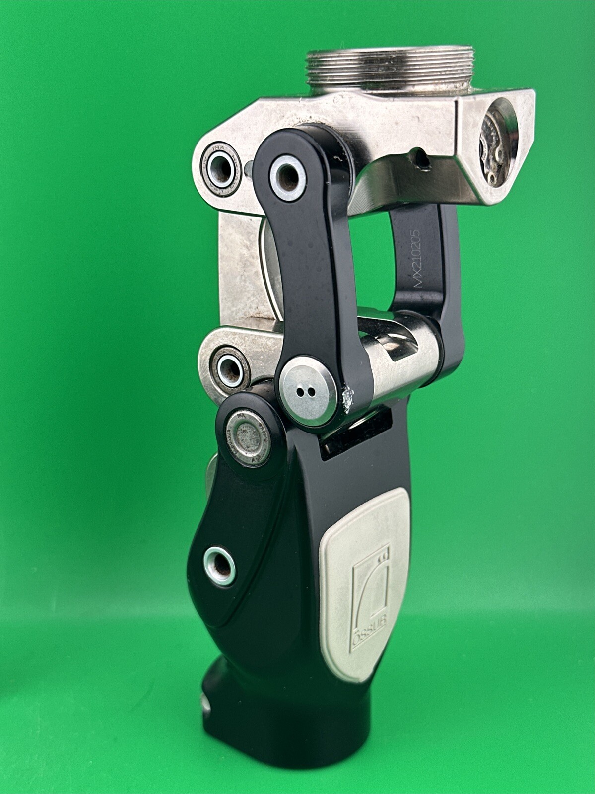 Ossur 1900 Prosthetic Knee. Comes W/ Pylon & Threaded Top Adapter