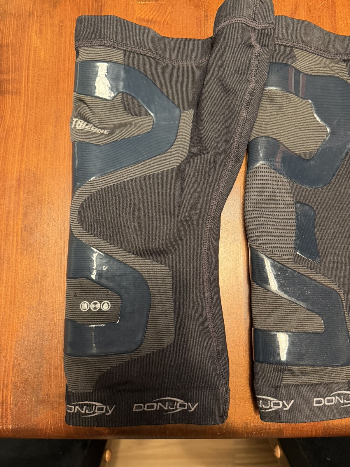 DonJoy Performance TriZone Knee Support Sleeve L Pair, Set of 2 Compression