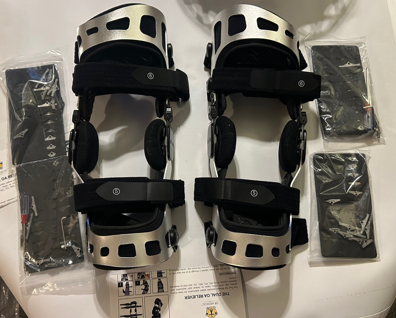 2 NEW DUAL OA Reliever Medium R & L Knee Brace KB0104-147R-02 & KB01014-7L-02