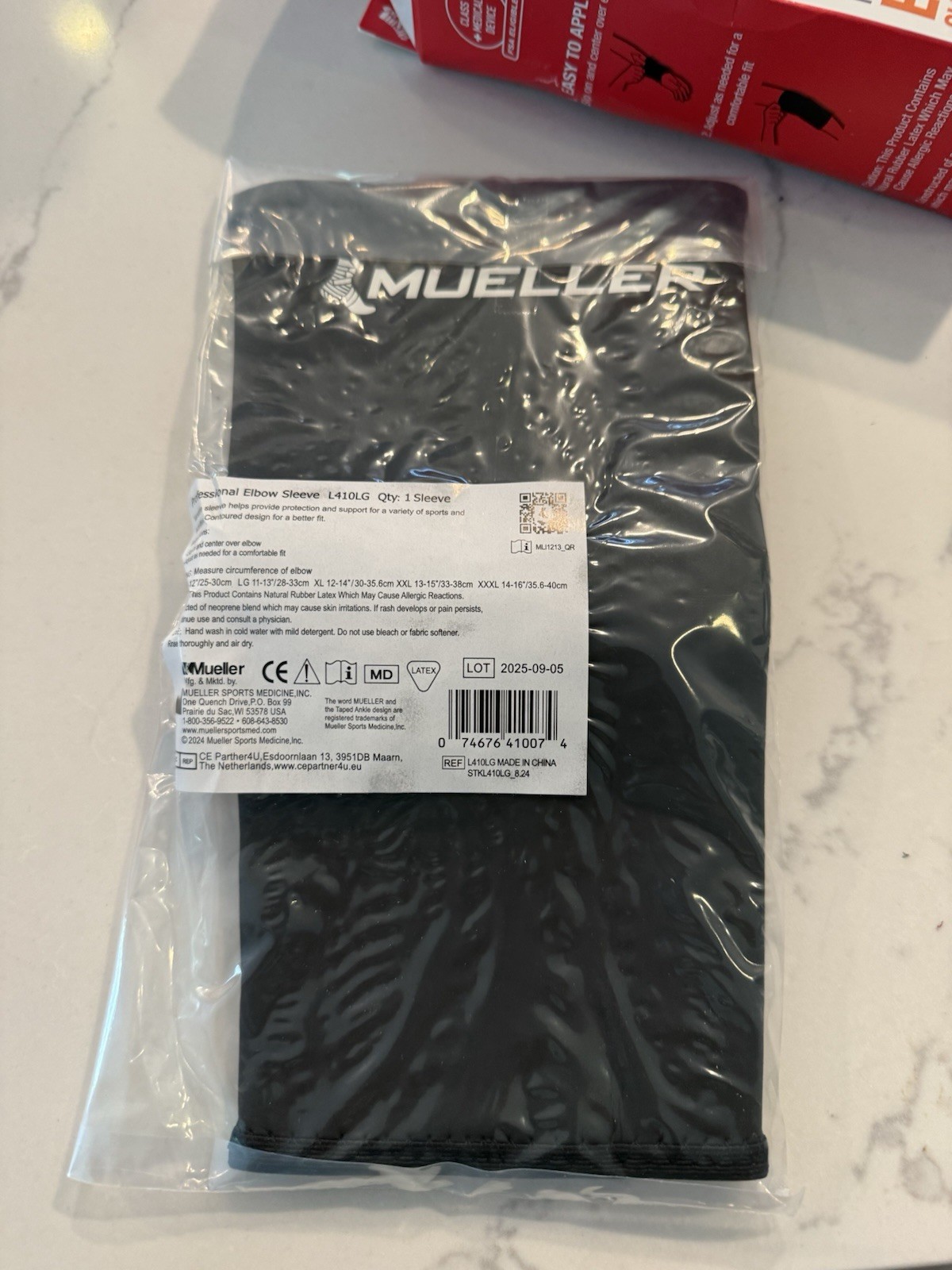 Mueller Professional Elbow Sleeve Large