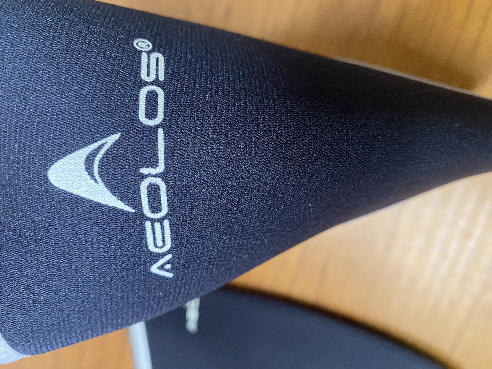 Aeolos Compression Knee Brace Size Small Set of 2