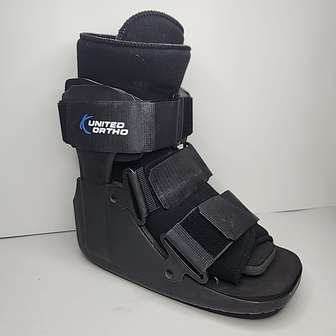 United Ortho USA14013 Short Cam Walker Fracture Boot, Medium, Black