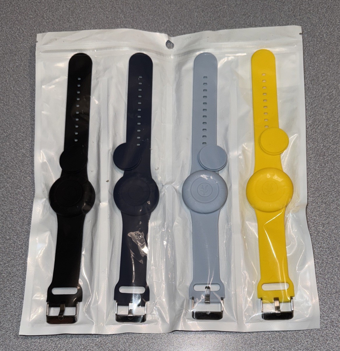 Air Tags Bracelets 4 Pack Apple Kids Elderly Black Blue Yellow
