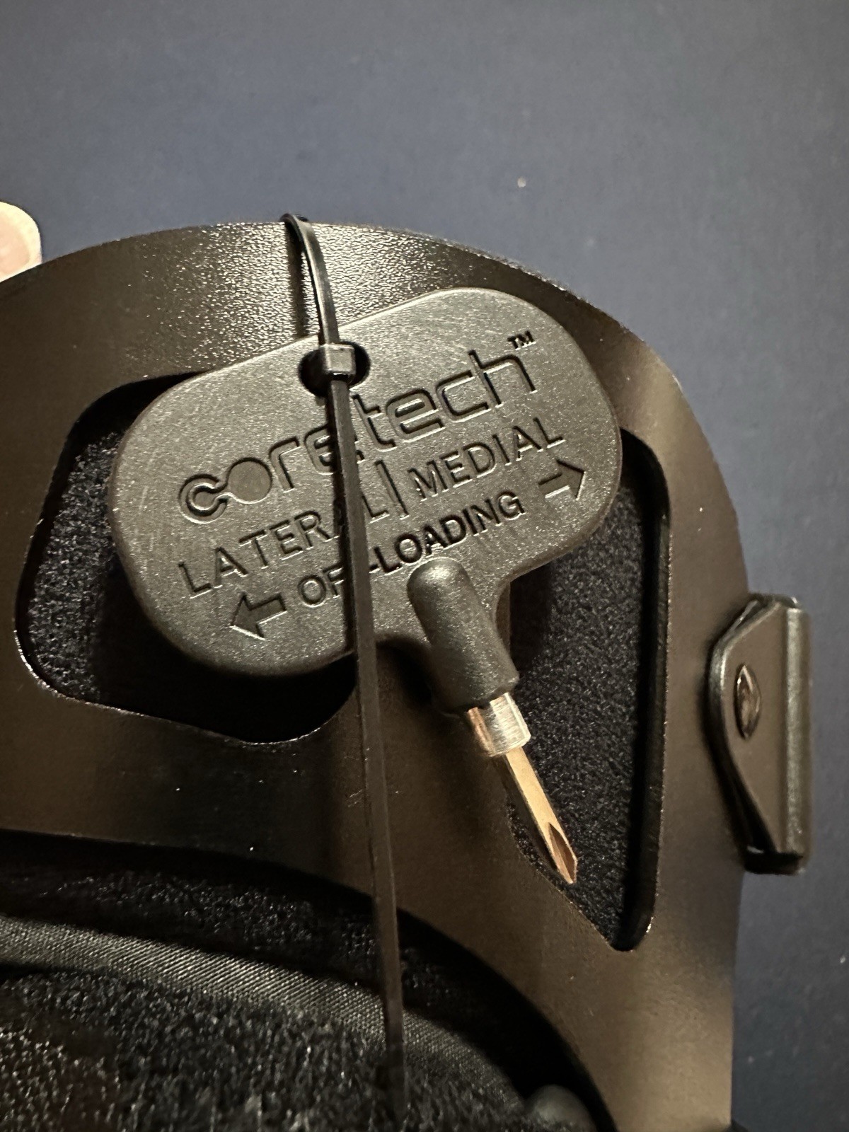 Coretech 845 OA Left Knee Brace Adjustable Support SUP2079BLKLM New